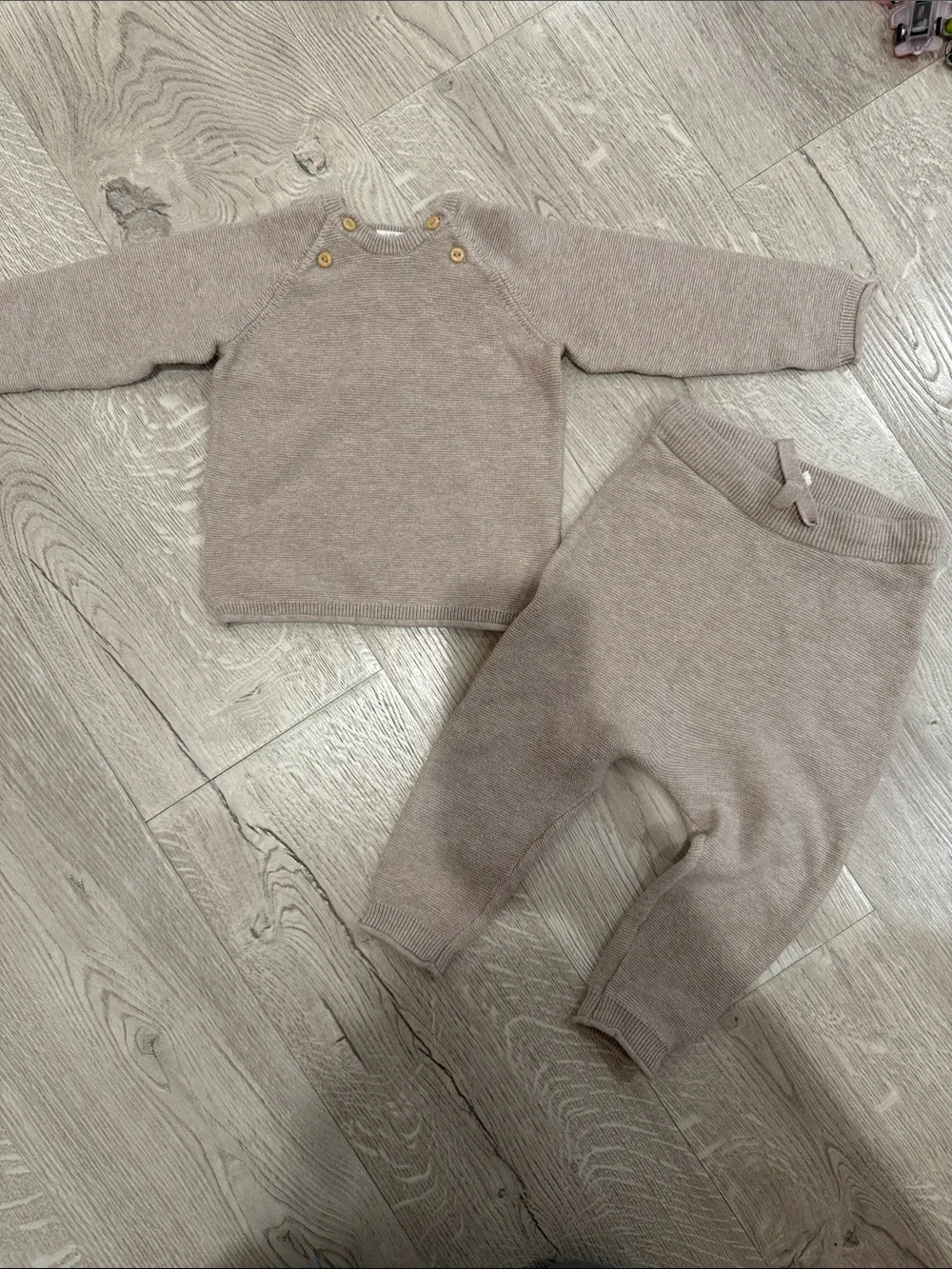 H&M Baby Neutral Taupe Baby Knit Sweater & Pants Set